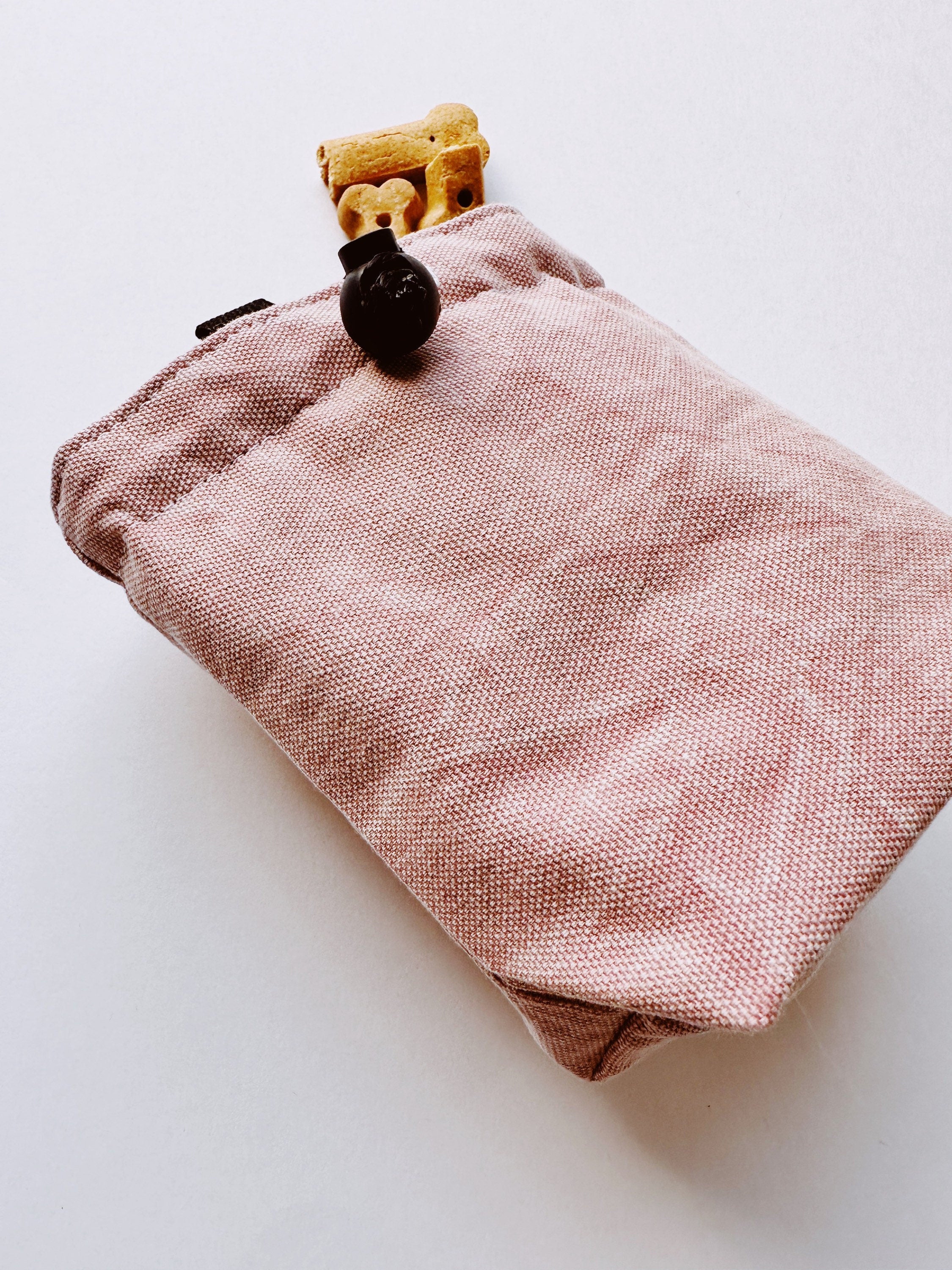 Soft pink pouch for dog training